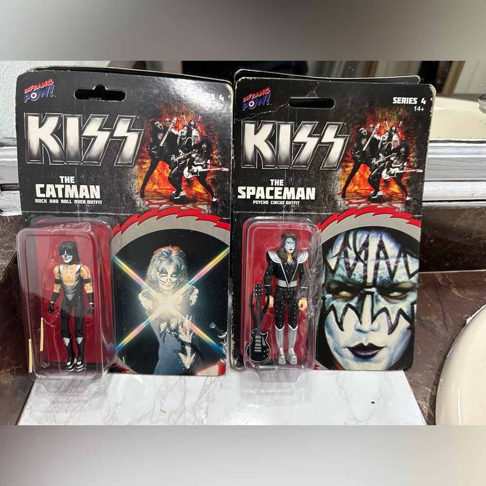 KISS Bif Bang Pow Rock and Roll Over Outfit figures series 4
